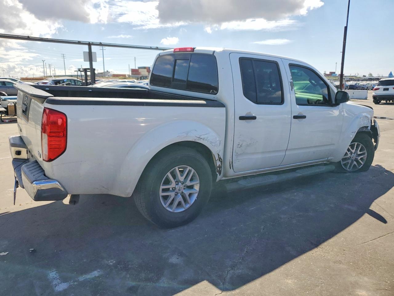 2017 NISSAN FRONTIER SV photo 5