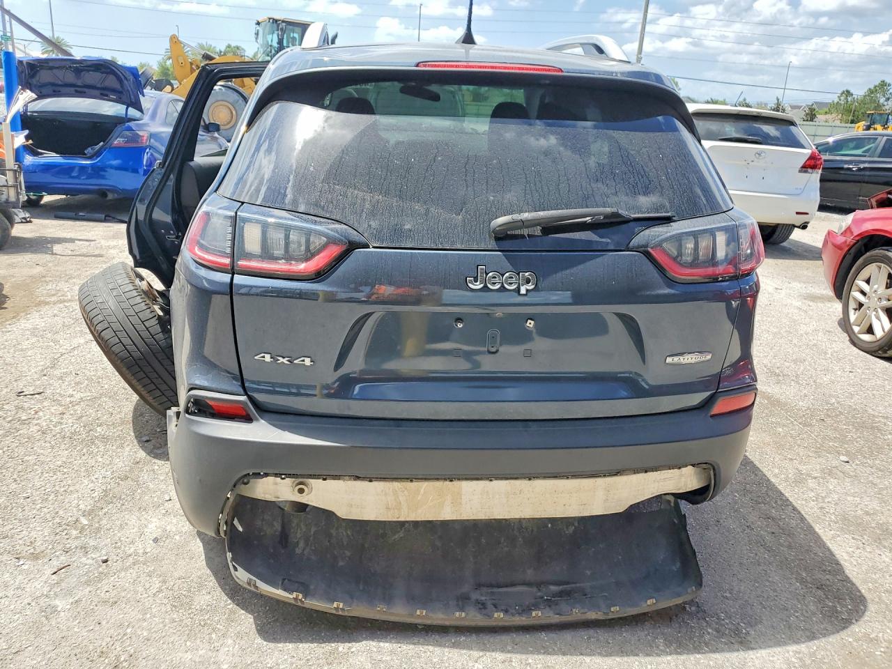 2019 JEEP CHEROKEE LATITUDE photo 16