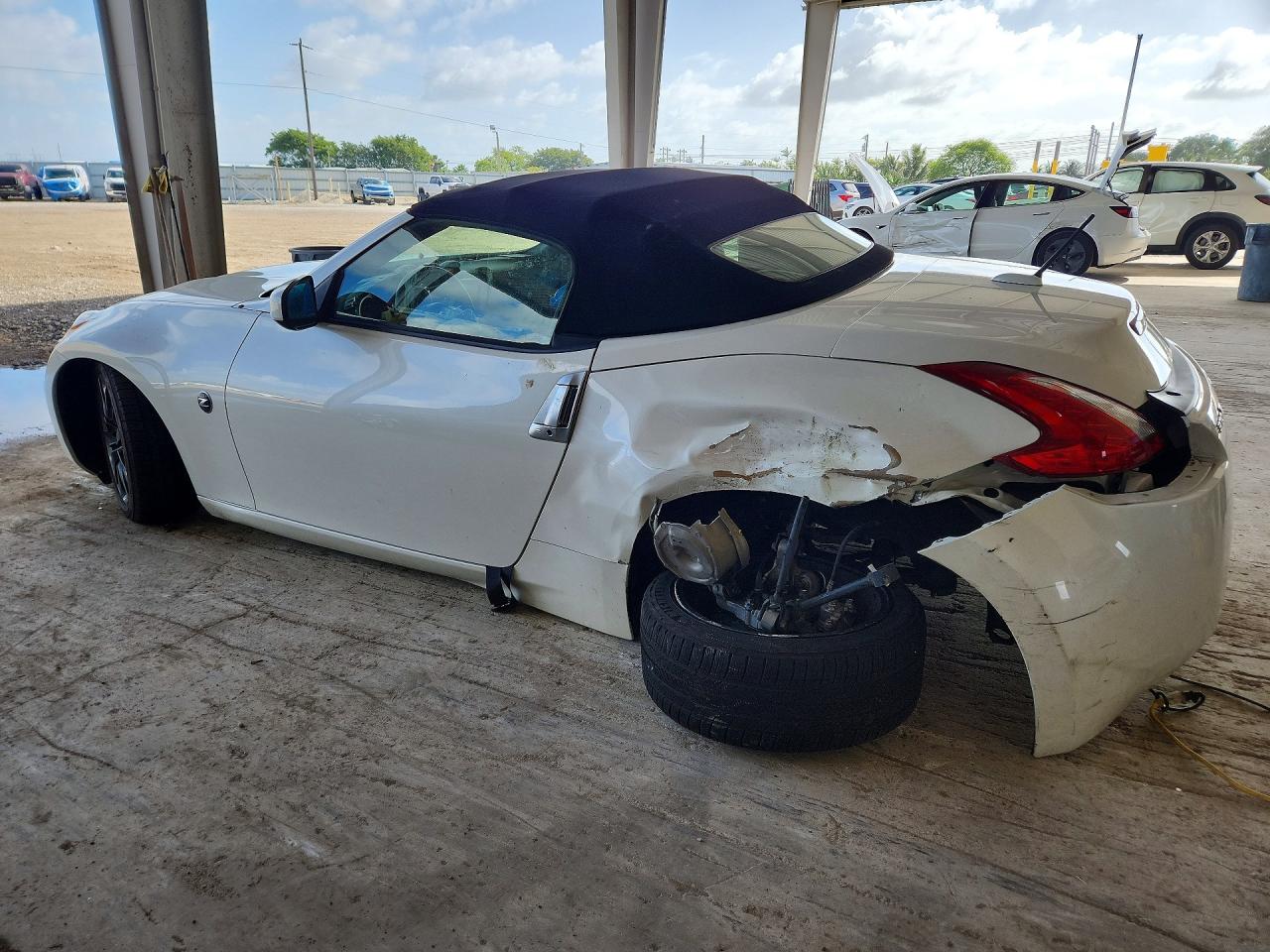 2017 NISSAN 370Z ROADSTER photo 2