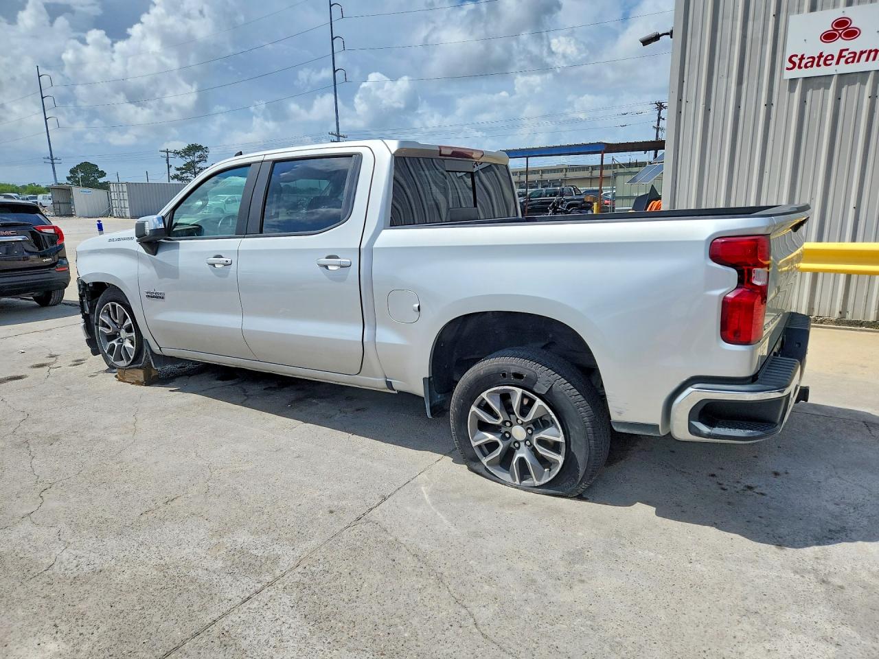 2020 CHEVROLET SILVERADO C1500 LT photo 2