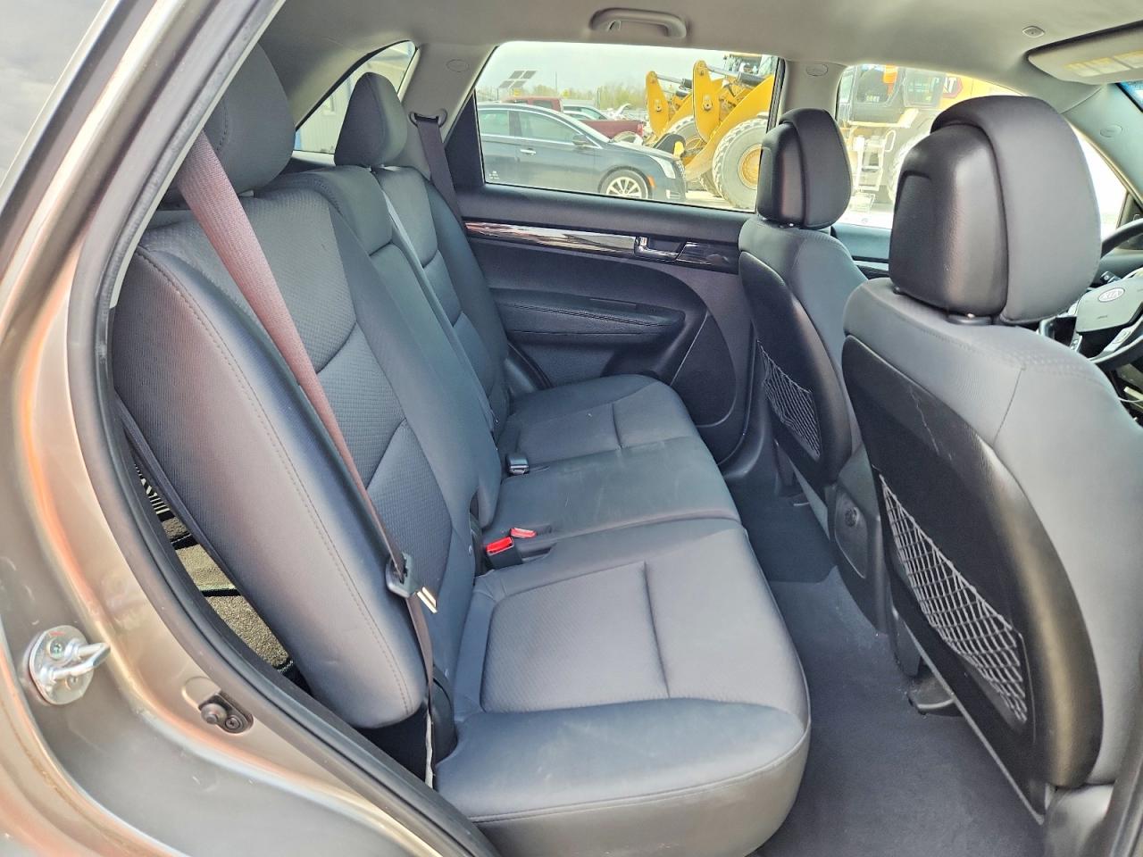 2012 KIA SORENTO LX photo 28