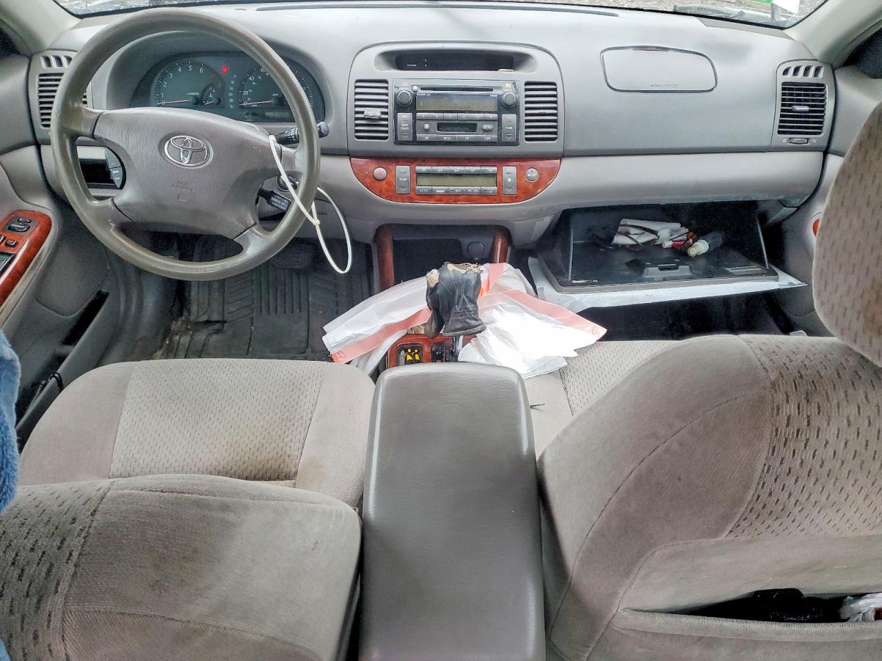 2002 TOYOTA CAMRY XLE photo 8