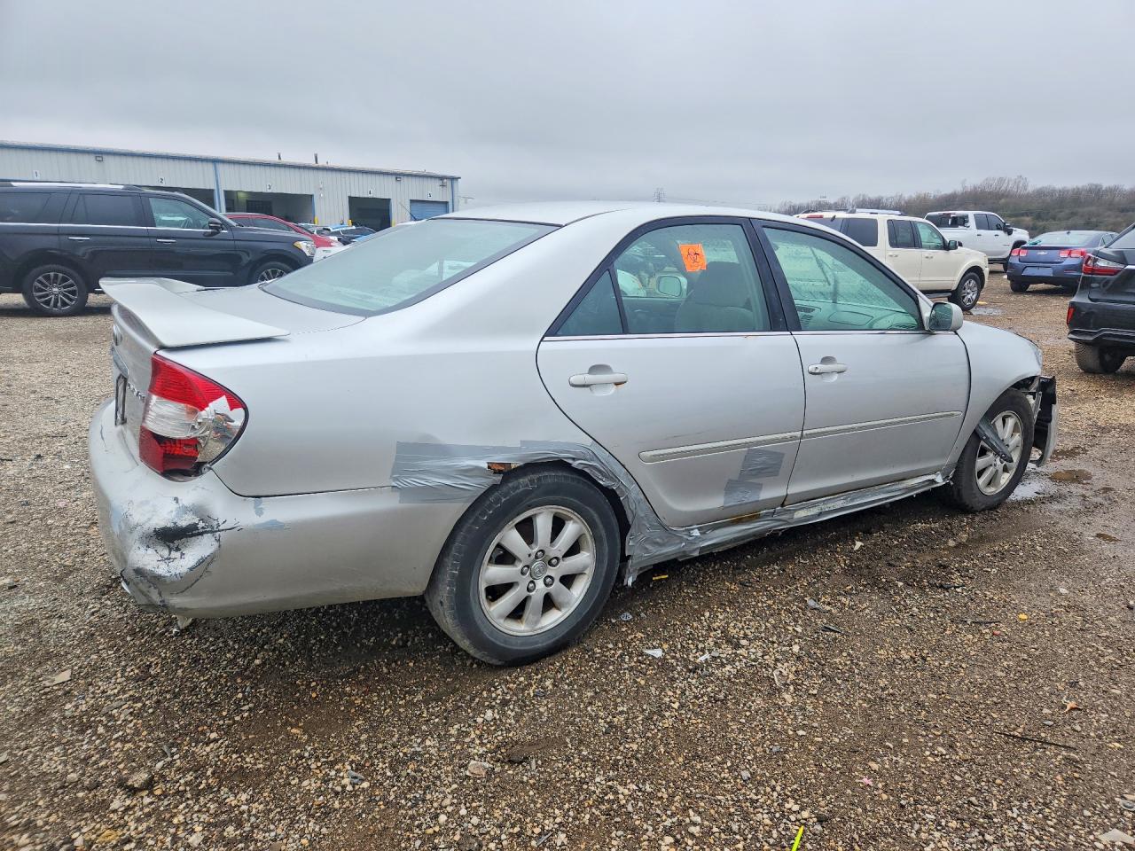 2002 TOYOTA CAMRY XLE photo 3
