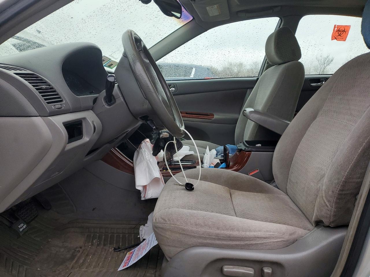 2002 TOYOTA CAMRY XLE photo 7