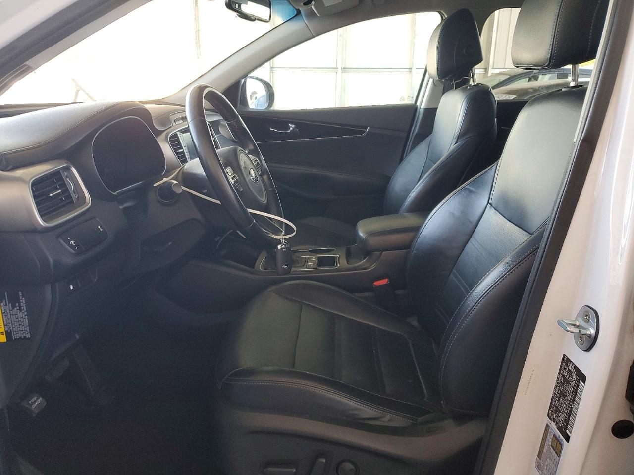 2017 KIA SORENTO LX photo 19