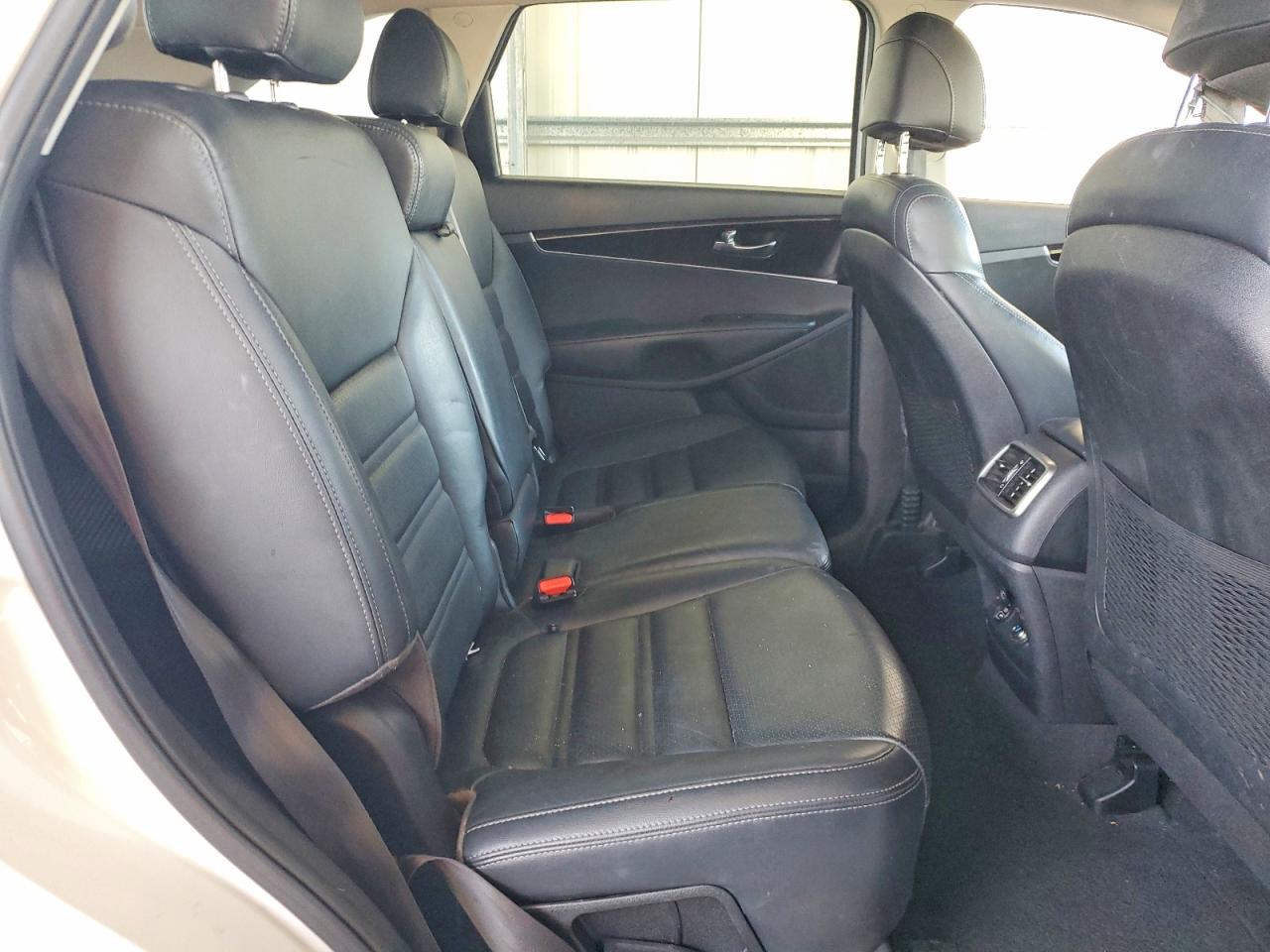 2017 KIA SORENTO LX photo 31