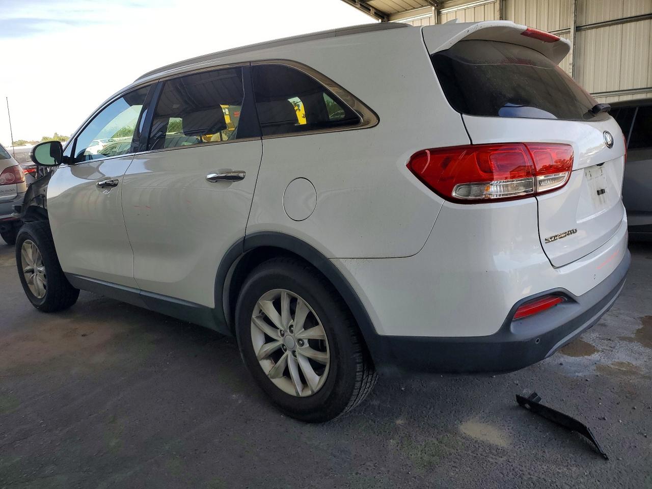 2017 KIA SORENTO LX photo 4