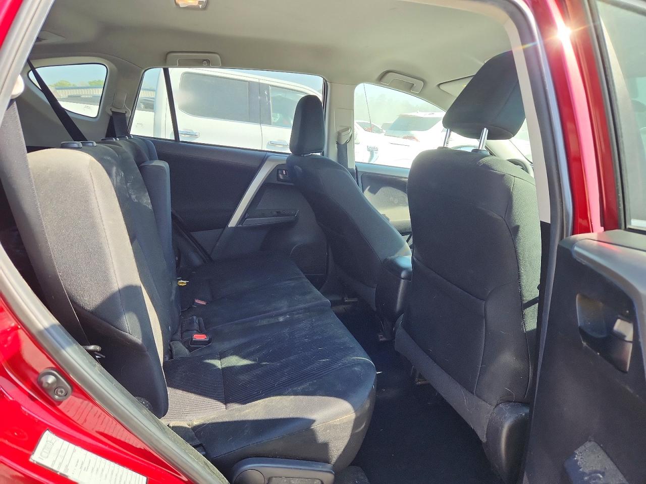2018 TOYOTA RAV4 LE photo 21
