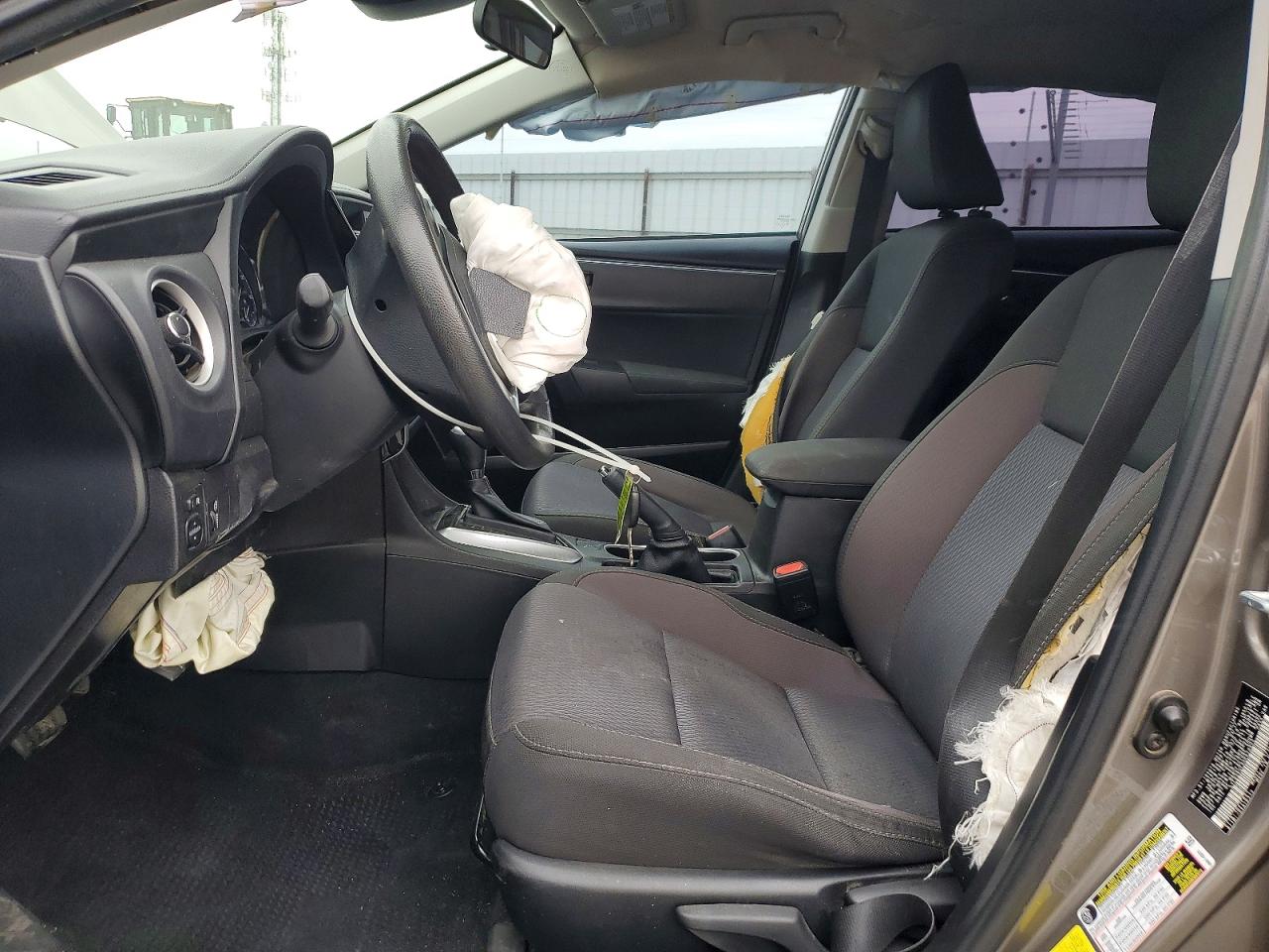 2017 TOYOTA COROLLA LE photo 19