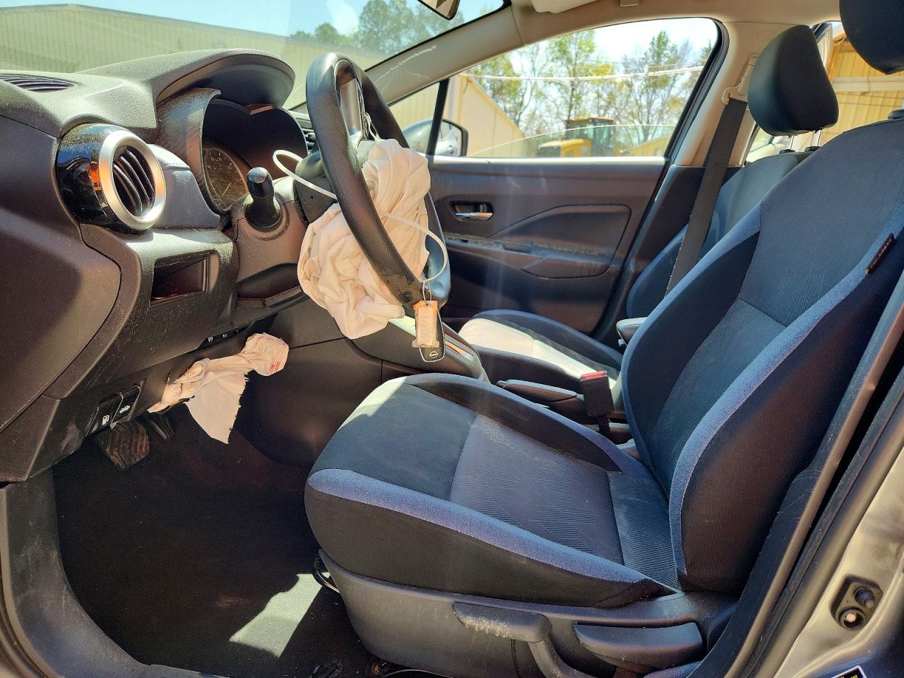 2025 NISSAN VERSA SV photo 7
