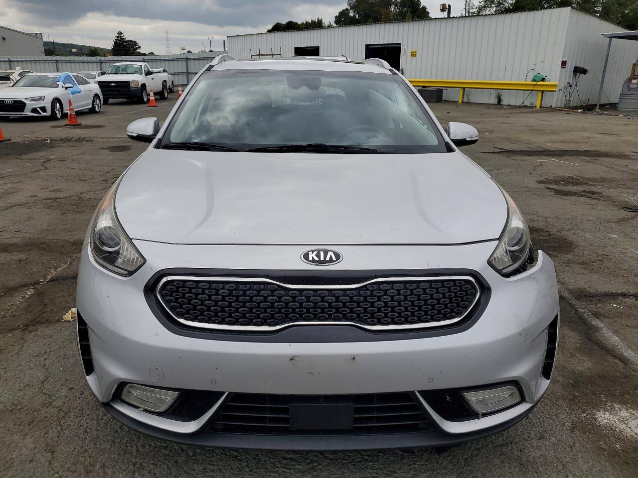 2017 KIA NIRO TOURING photo 9