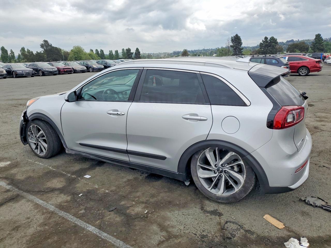 2017 KIA NIRO TOURING photo 3