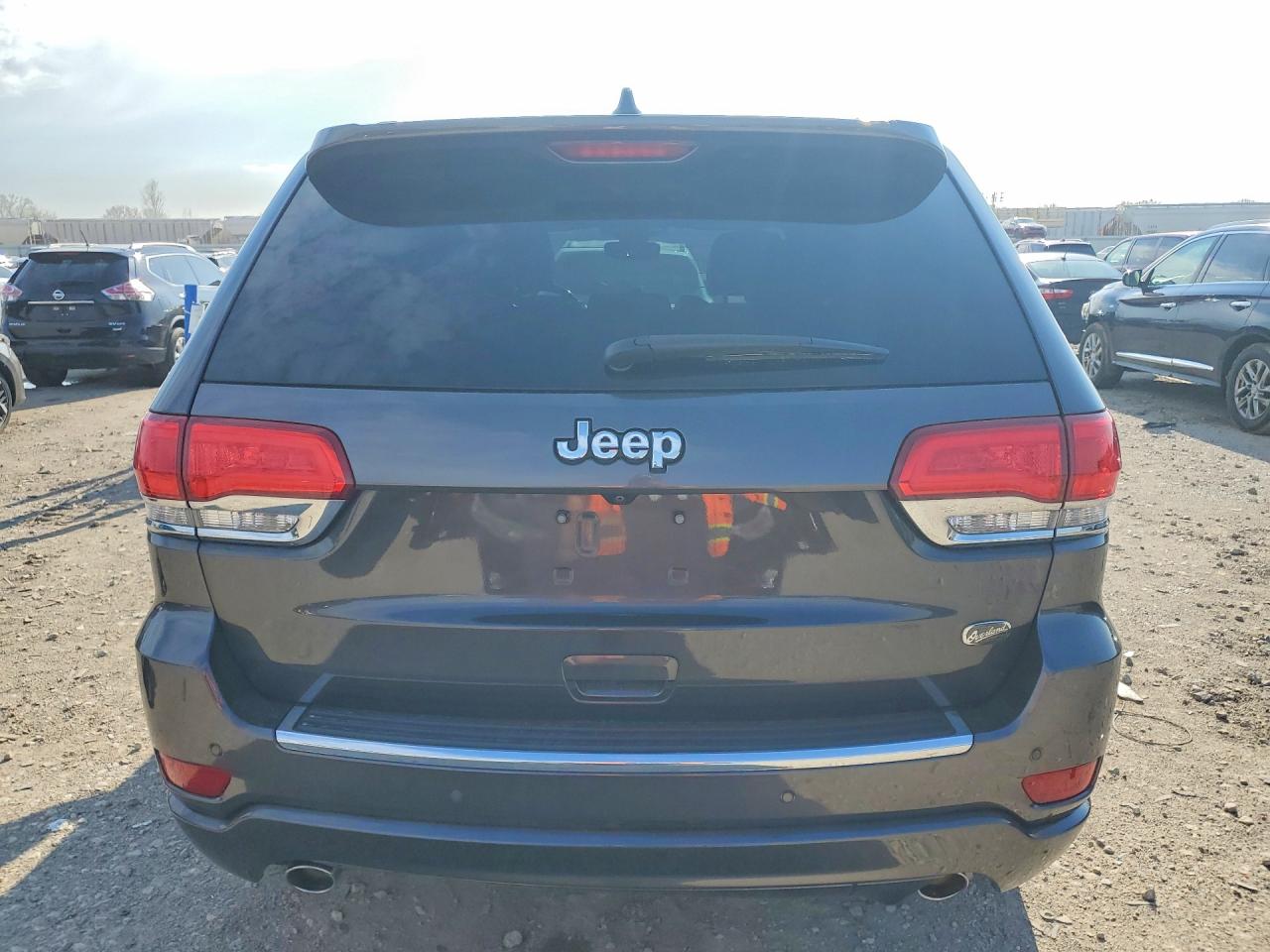2018 JEEP GRAND CHEROKEE OVERLAND photo 11