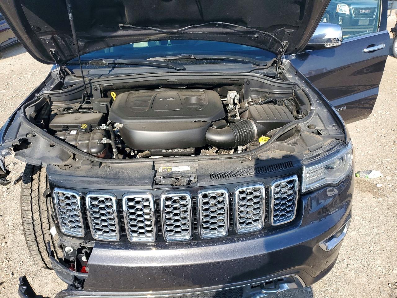 2018 JEEP GRAND CHEROKEE OVERLAND photo 23