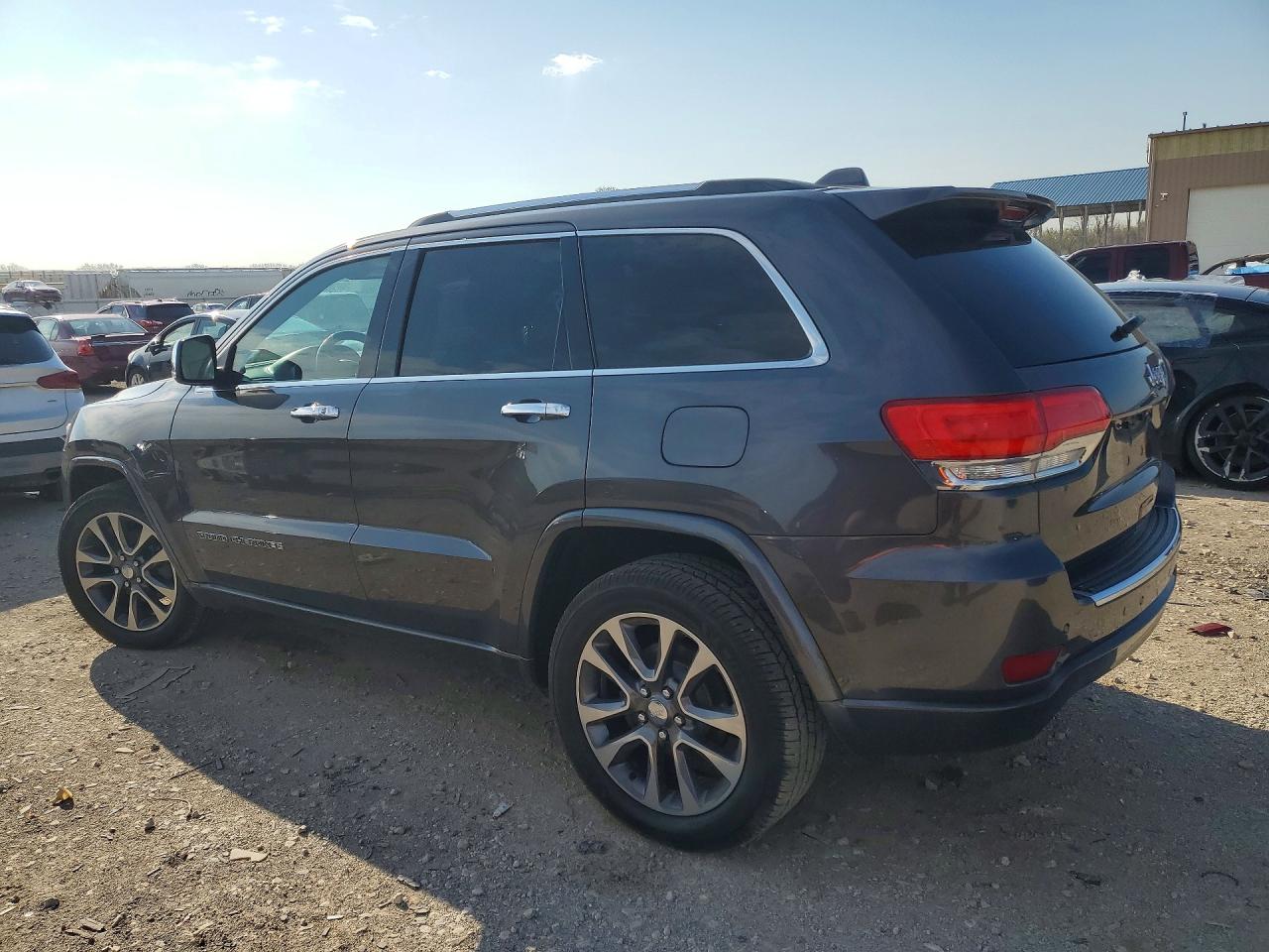 2018 JEEP GRAND CHEROKEE OVERLAND photo 3