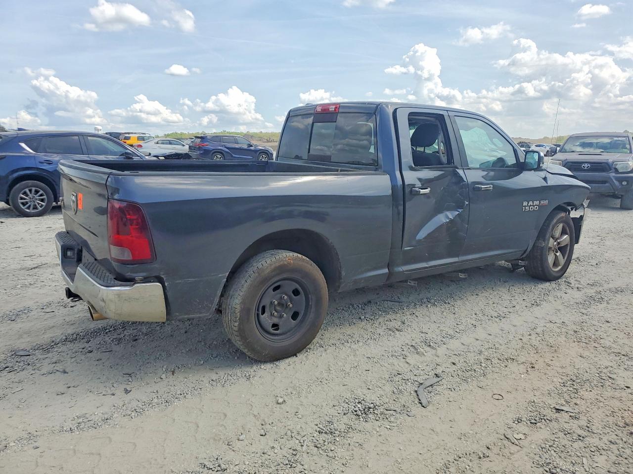 2014 RAM 1500 SLT photo 5