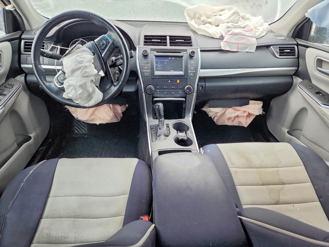 2016 TOYOTA CAMRY SE photo 8