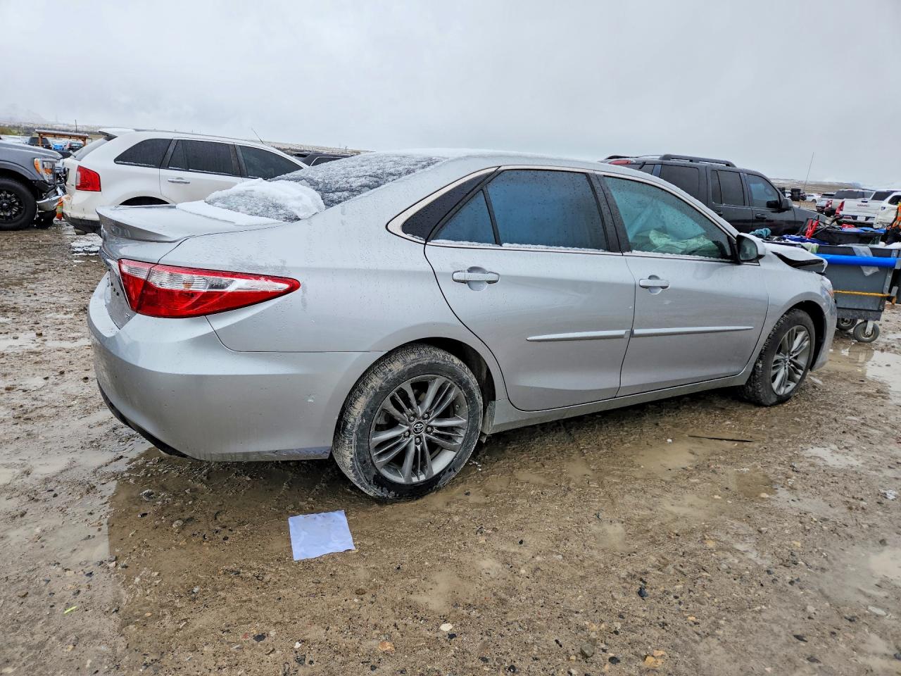 2016 TOYOTA CAMRY SE photo 3