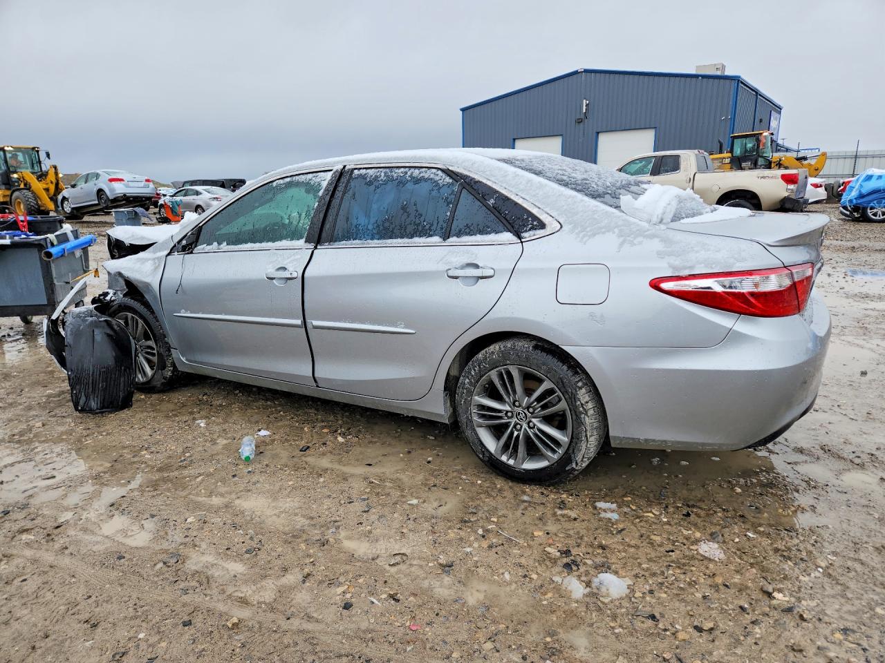 2016 TOYOTA CAMRY SE photo 2