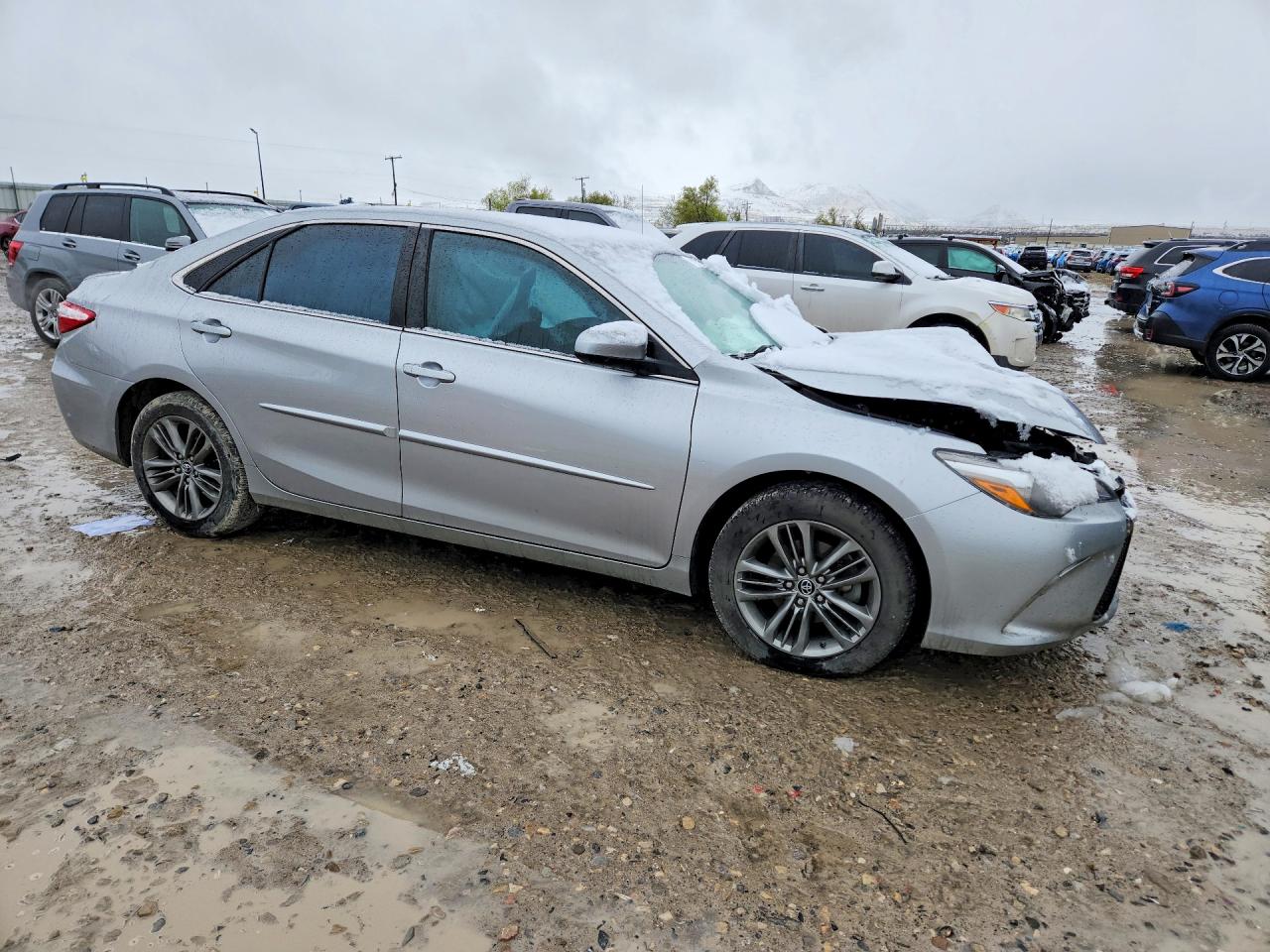 2016 TOYOTA CAMRY SE photo 4