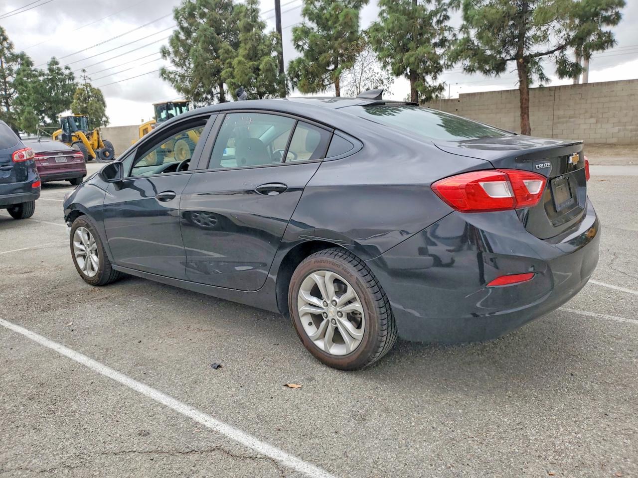 2019 CHEVROLET CRUZE LS photo 4