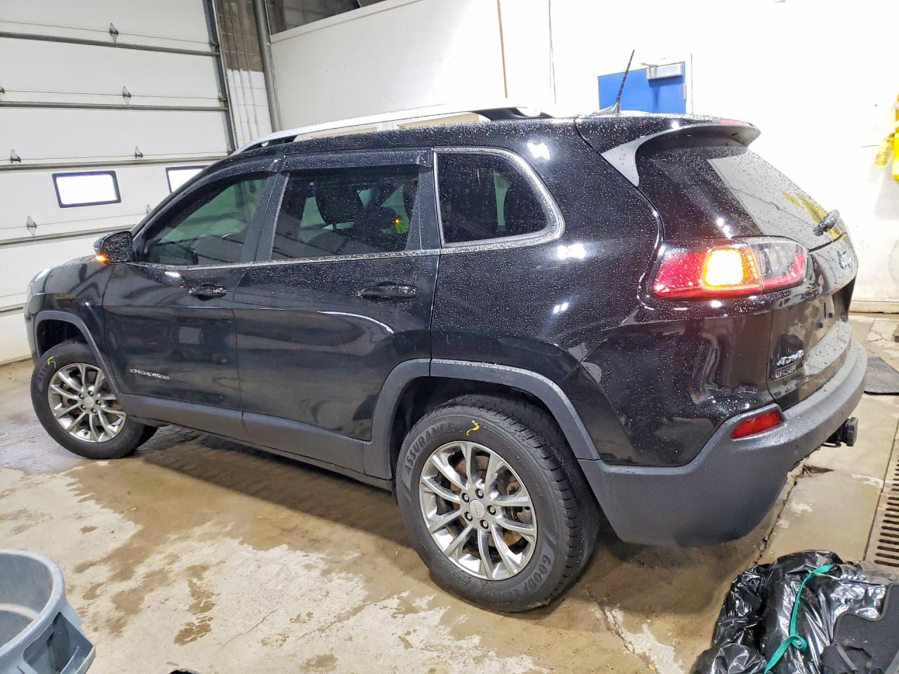 2021 JEEP CHEROKEE photo 3