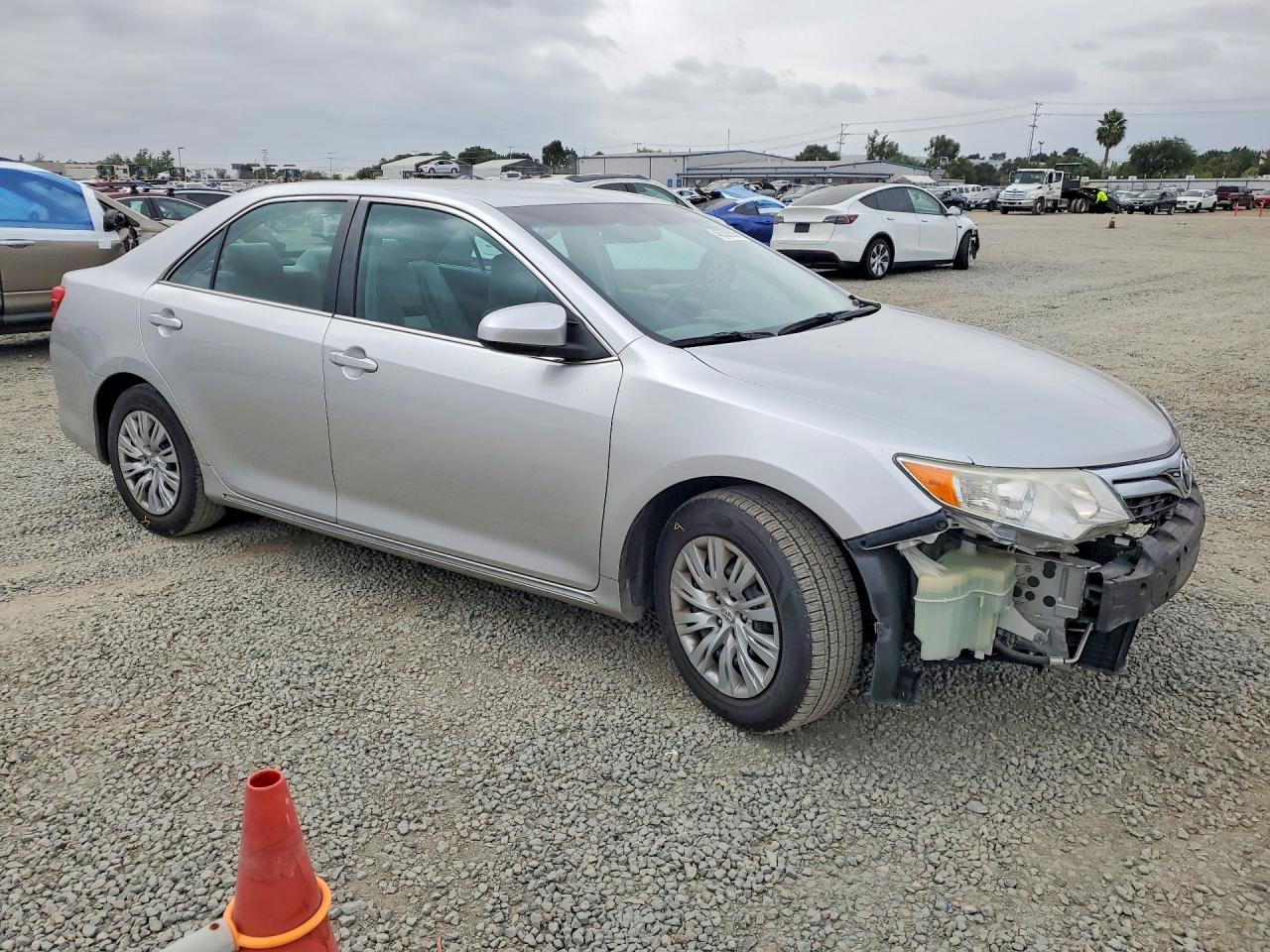 2013 TOYOTA CAMRY LE photo 7