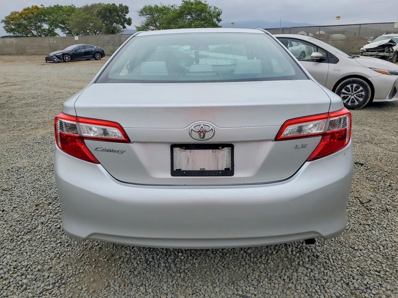 2013 TOYOTA CAMRY LE photo 11