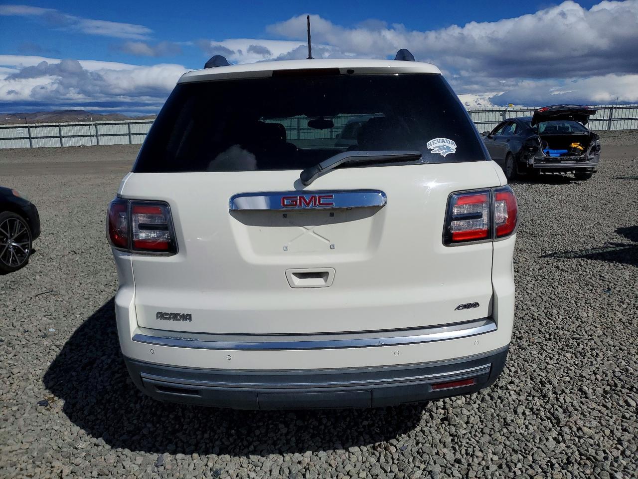 2015 GMC ACADIA SLE photo 16