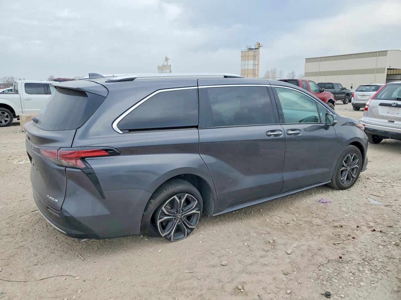 2025 TOYOTA SIENNA PLATINUM 7-PASSENGER photo 7