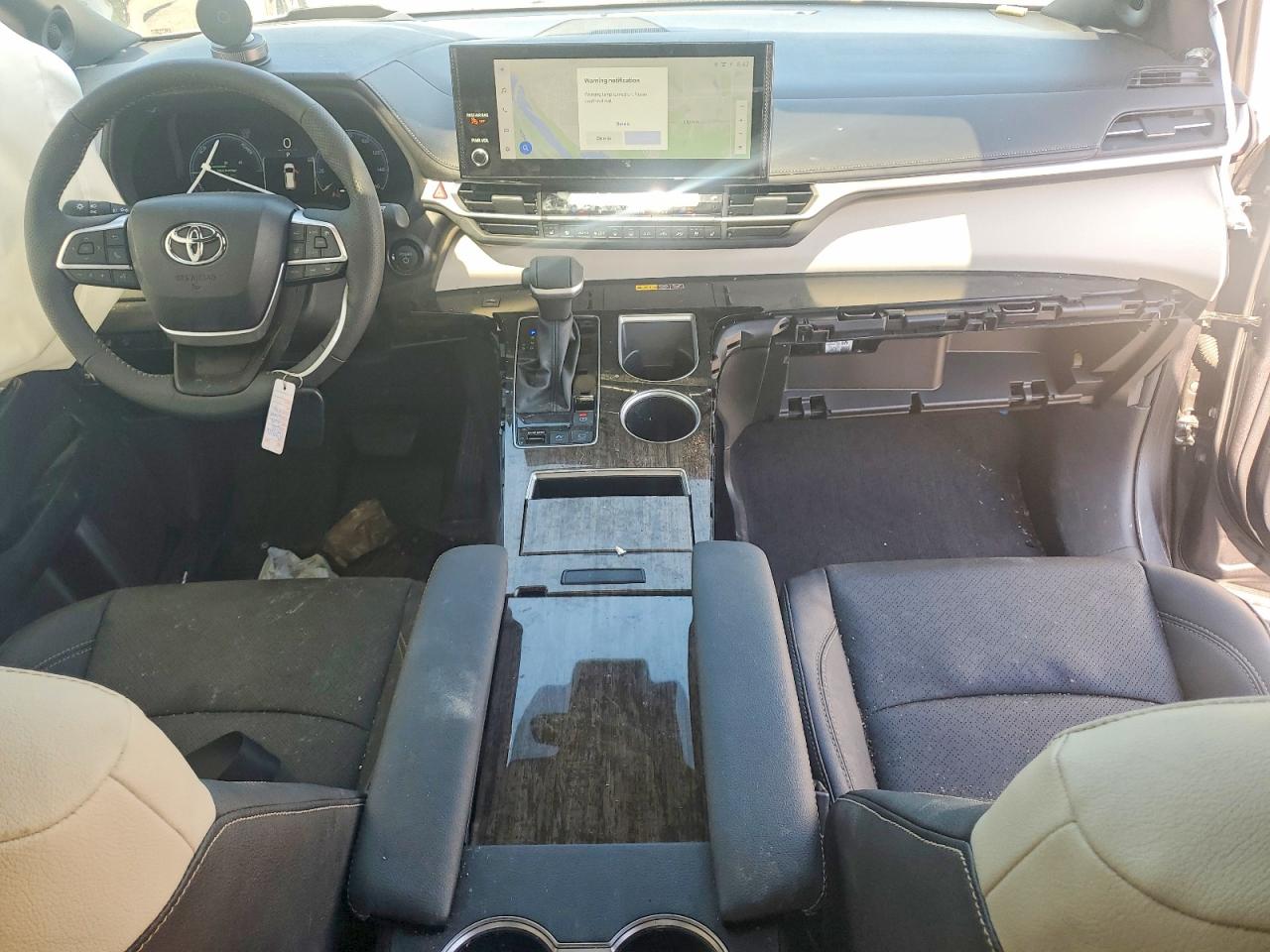 2025 TOYOTA SIENNA PLATINUM 7-PASSENGER photo 22