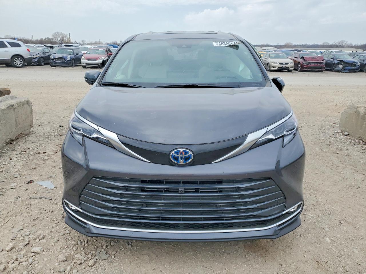 2025 TOYOTA SIENNA PLATINUM 7-PASSENGER photo 13