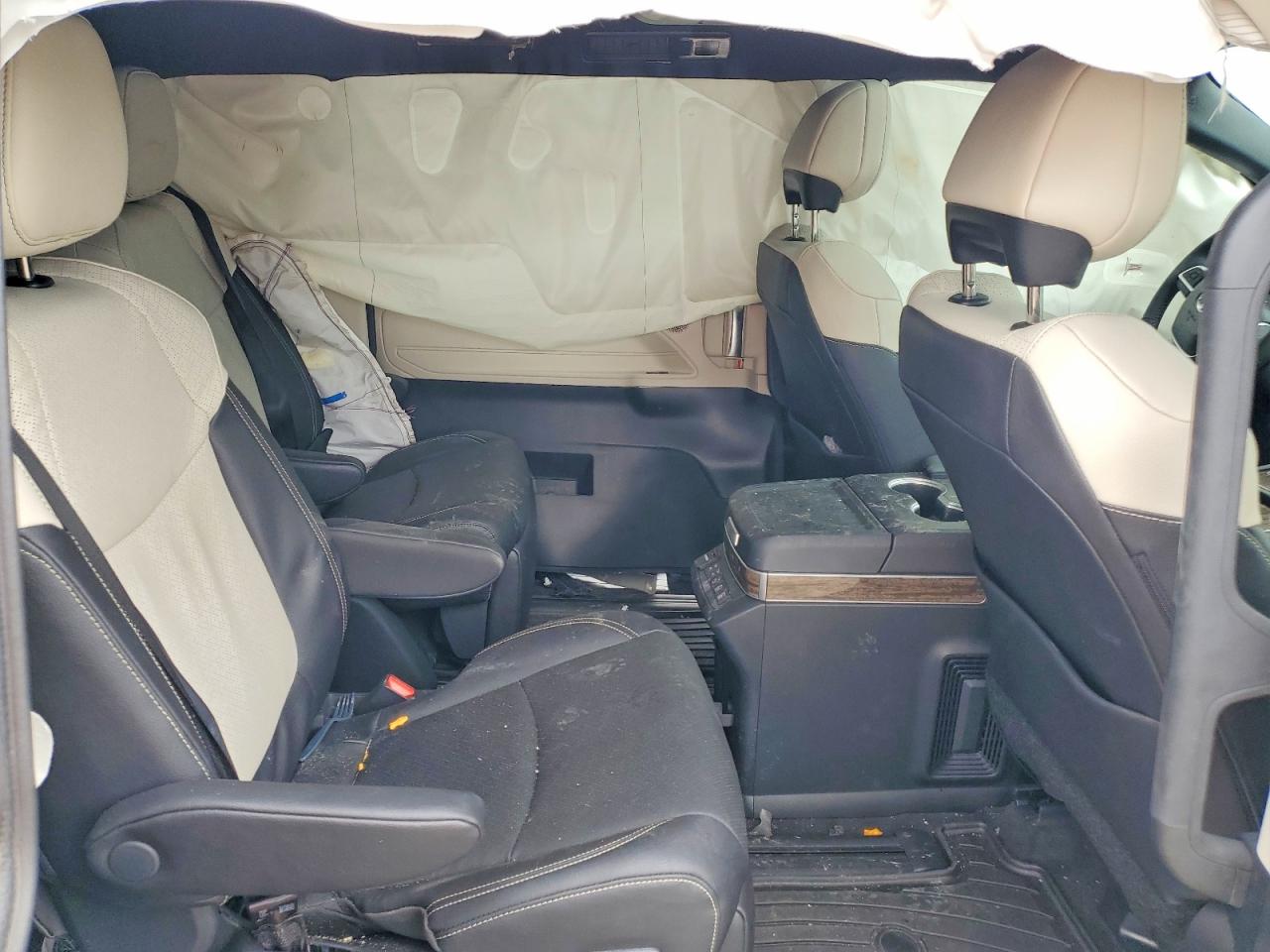 2025 TOYOTA SIENNA PLATINUM 7-PASSENGER photo 28