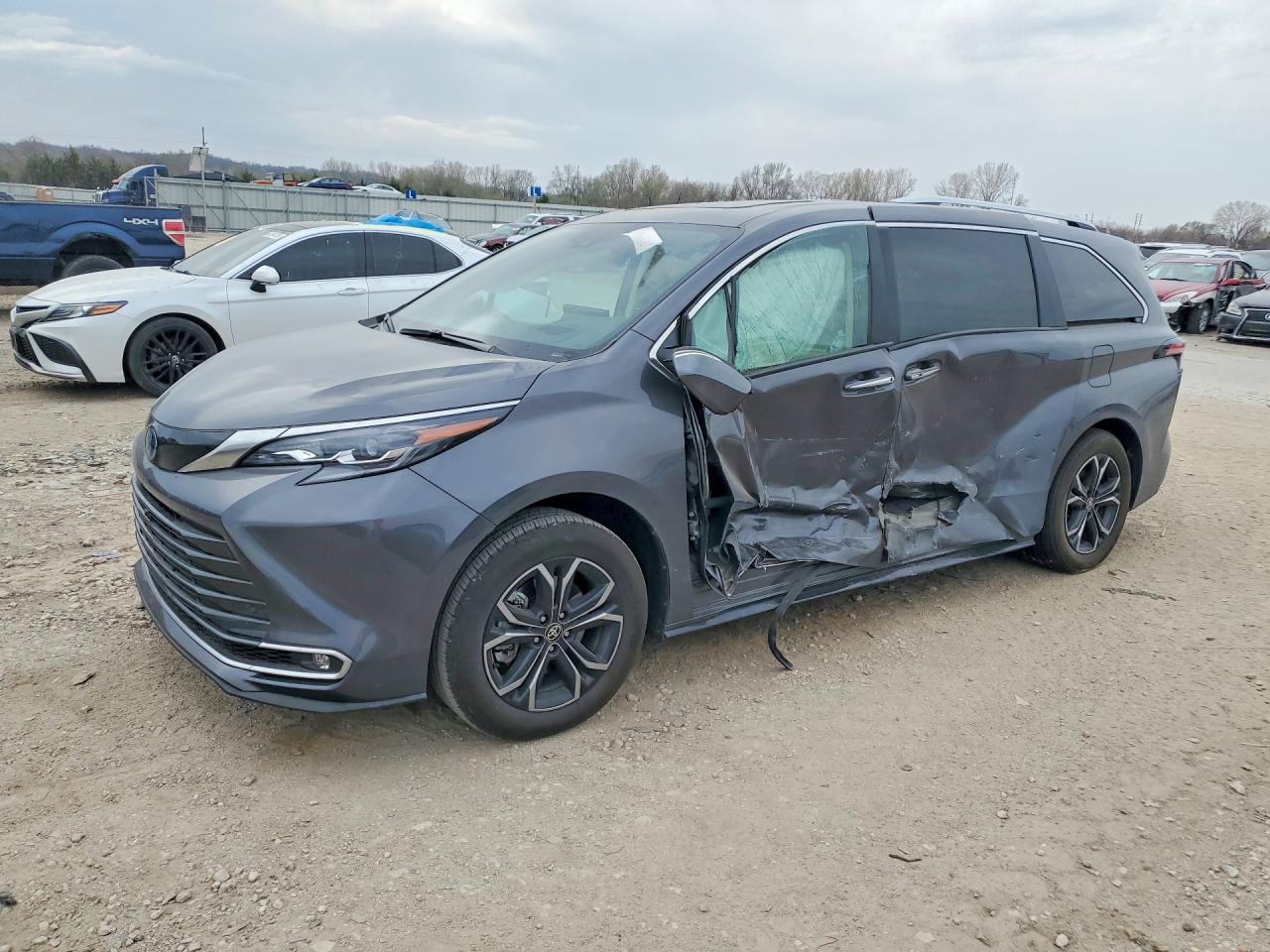 2025 TOYOTA SIENNA
