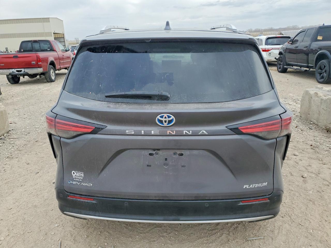 2025 TOYOTA SIENNA PLATINUM 7-PASSENGER photo 16