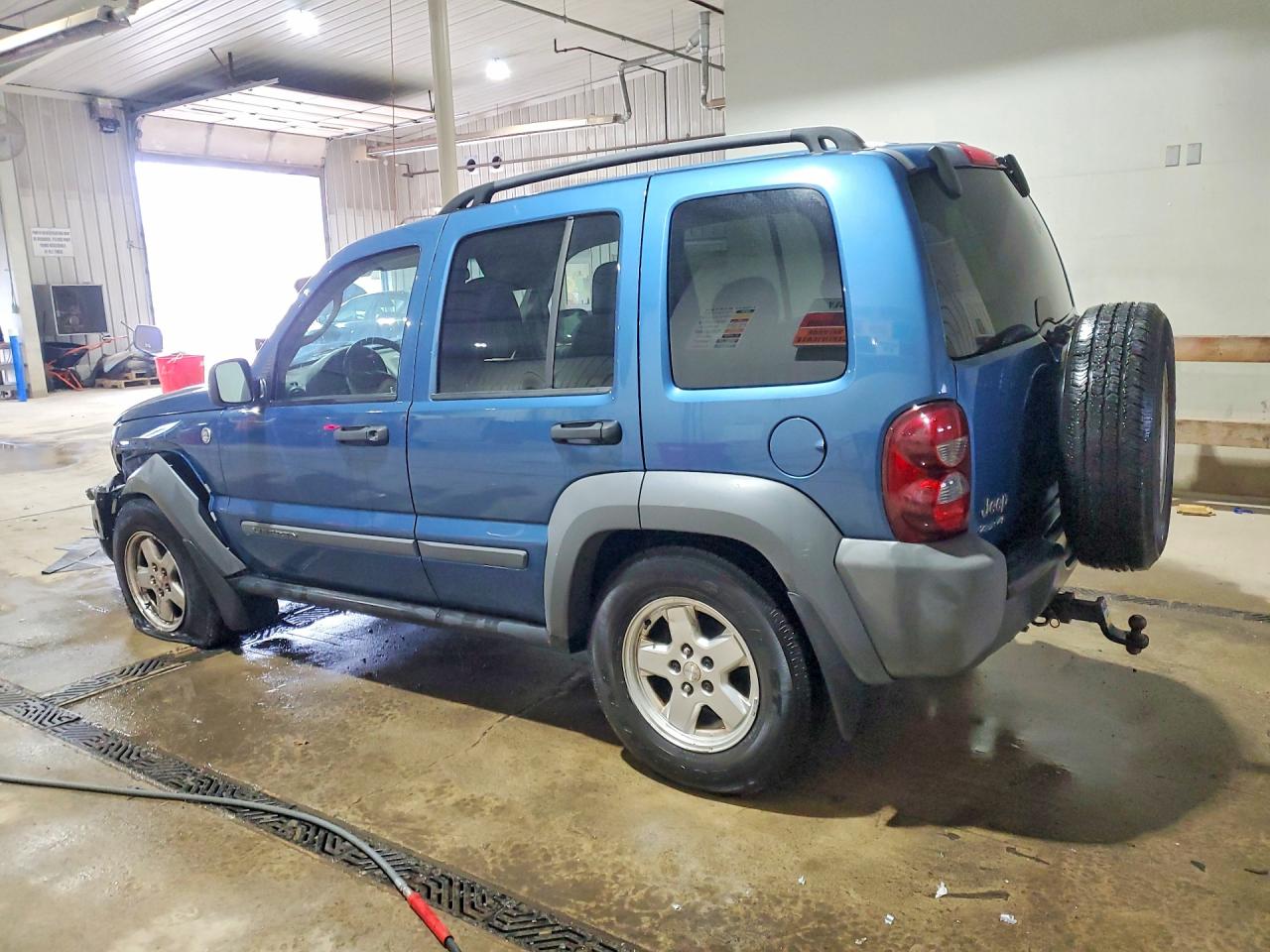 2005 JEEP LIBERTY SPORT photo 3