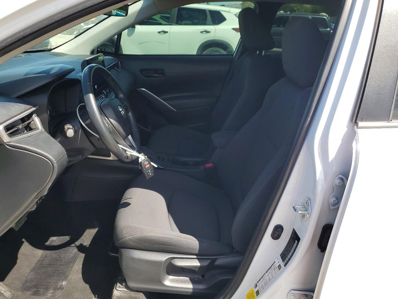 2022 TOYOTA COROLLA CROSS LE photo 13