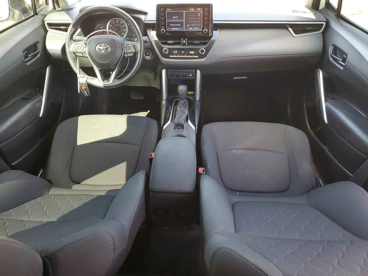 2022 TOYOTA COROLLA CROSS LE photo 15