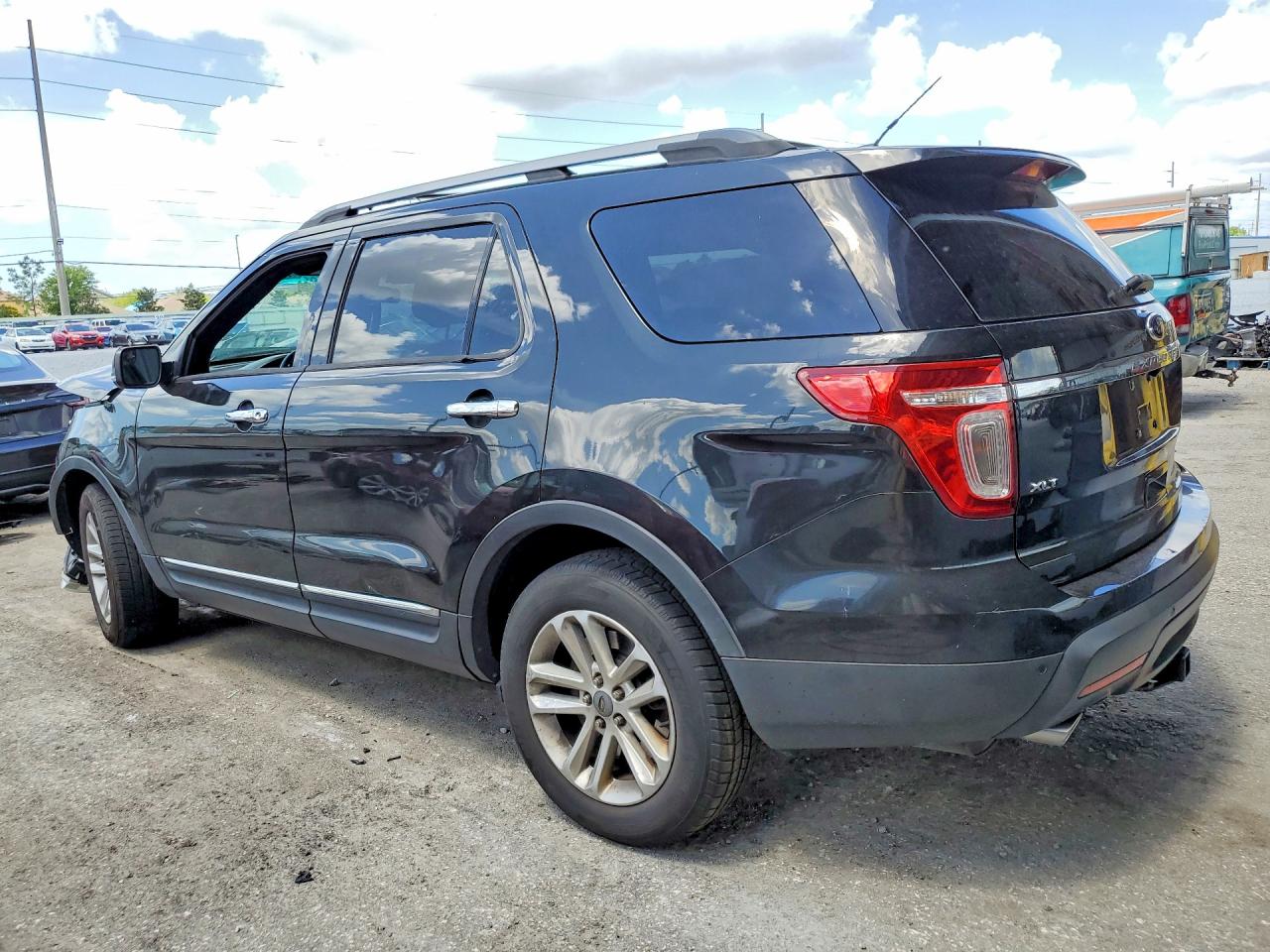 2013 FORD EXPLORER XLT photo 4