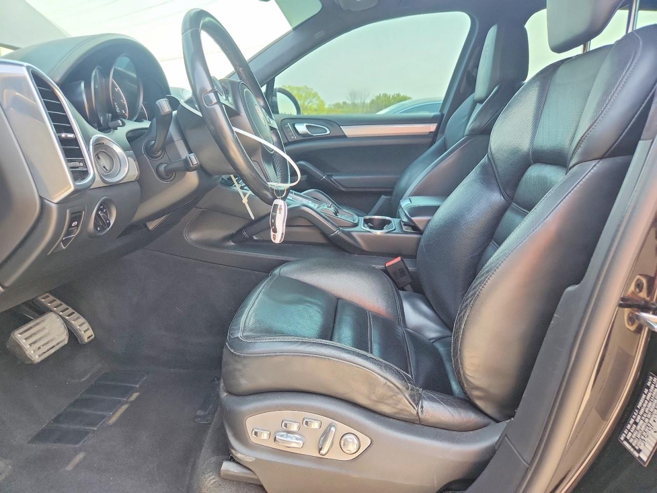 2011 PORSCHE CAYENNE TURBO photo 19