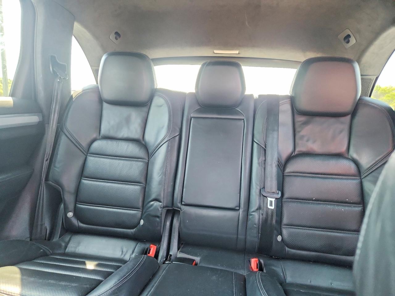 2011 PORSCHE CAYENNE TURBO photo 28