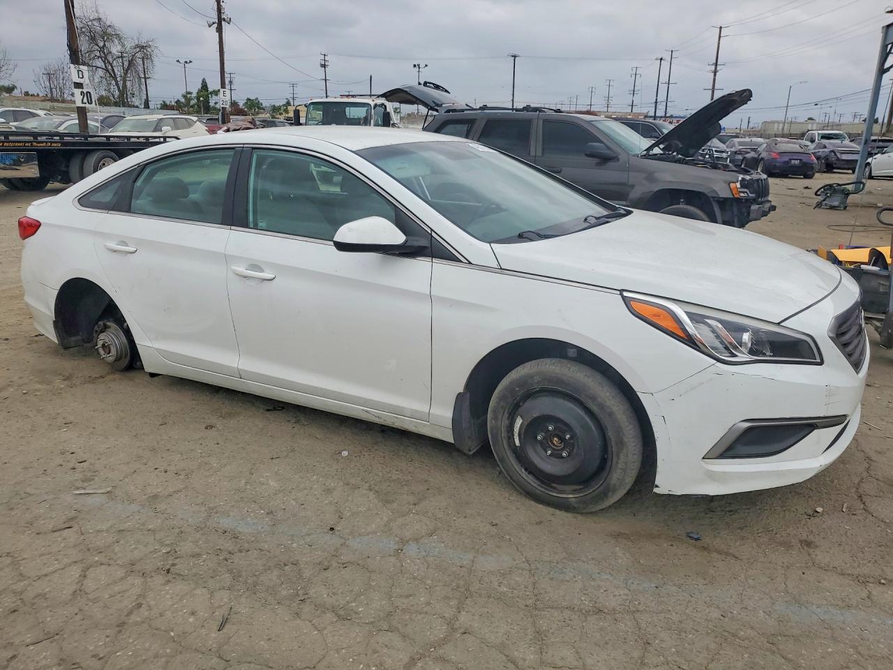 2017 HYUNDAI SONATA SE photo 4