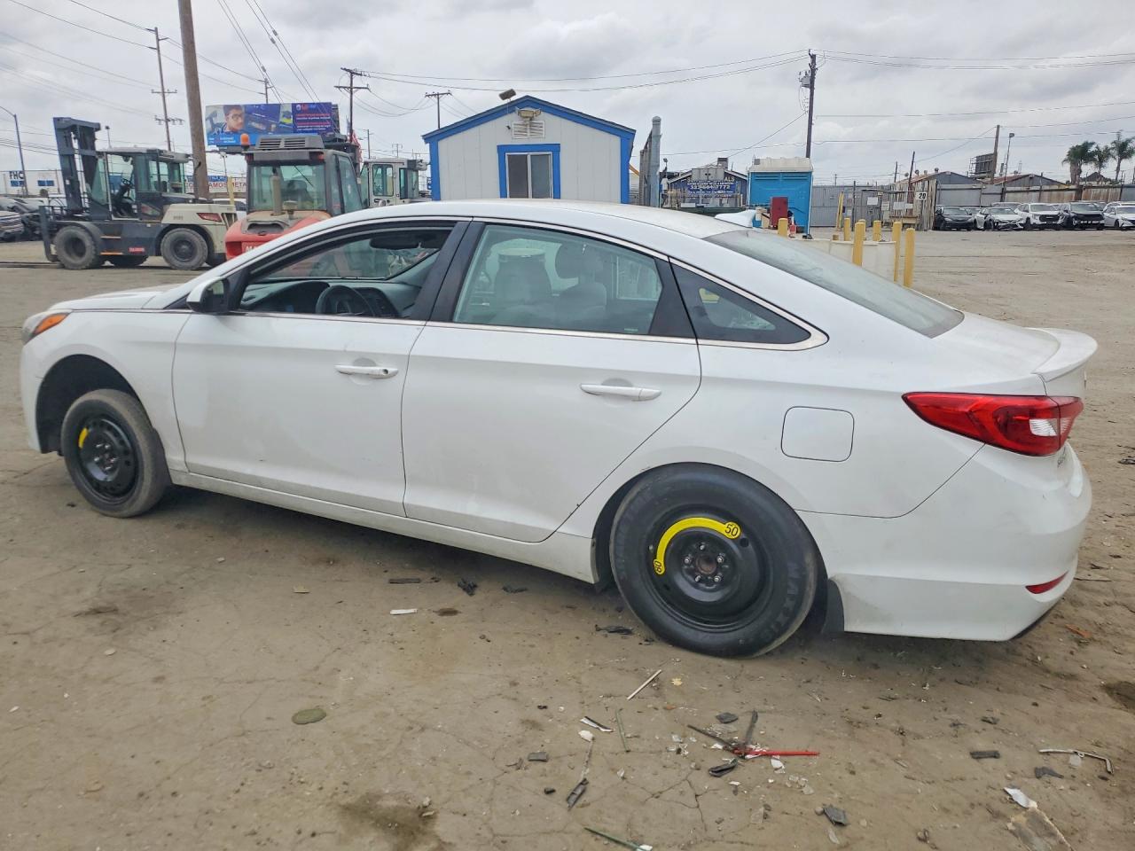 2017 HYUNDAI SONATA SE photo 2