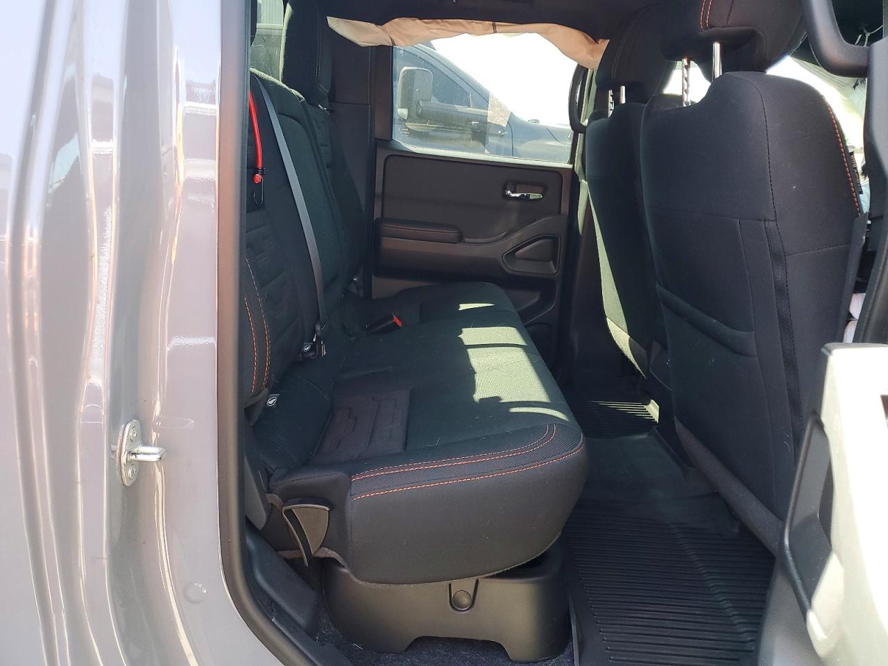 2024 NISSAN FRONTIER PRO-X photo 28