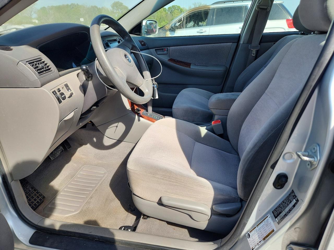 2006 TOYOTA COROLLA LE photo 19