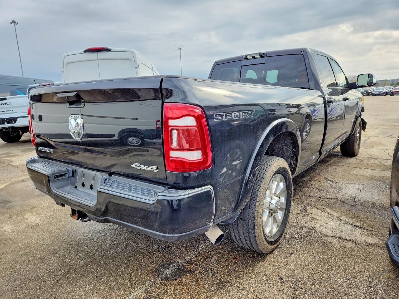 2022 RAM 3500 LARAMIE photo 3