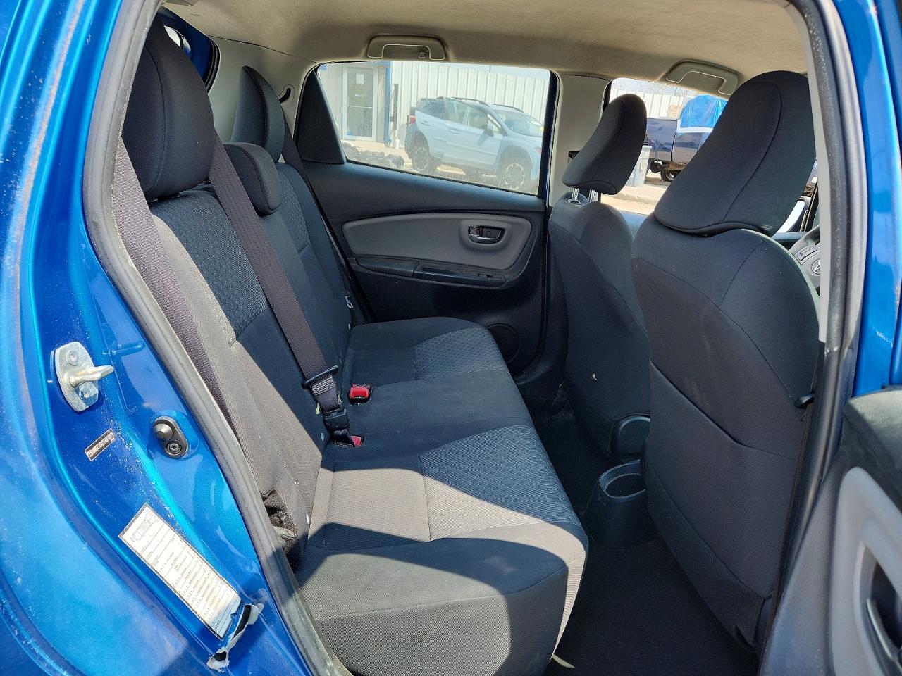 2015 TOYOTA YARIS 5-DOOR LE photo 28