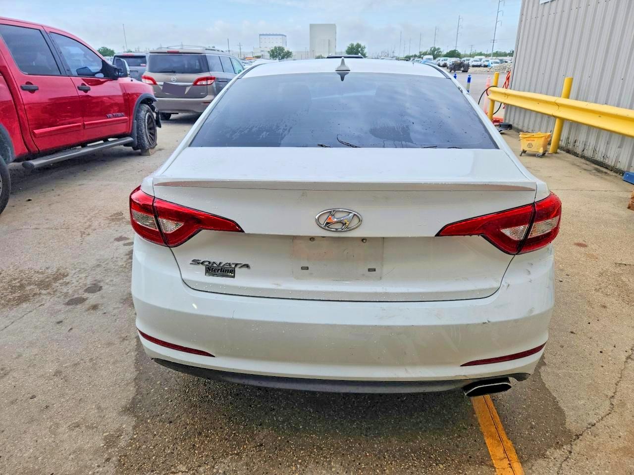 2017 HYUNDAI SONATA SE photo 11