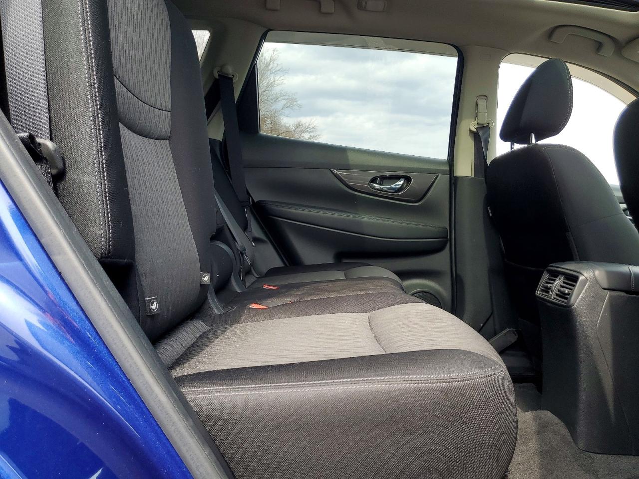 2019 NISSAN ROGUE SV photo 11