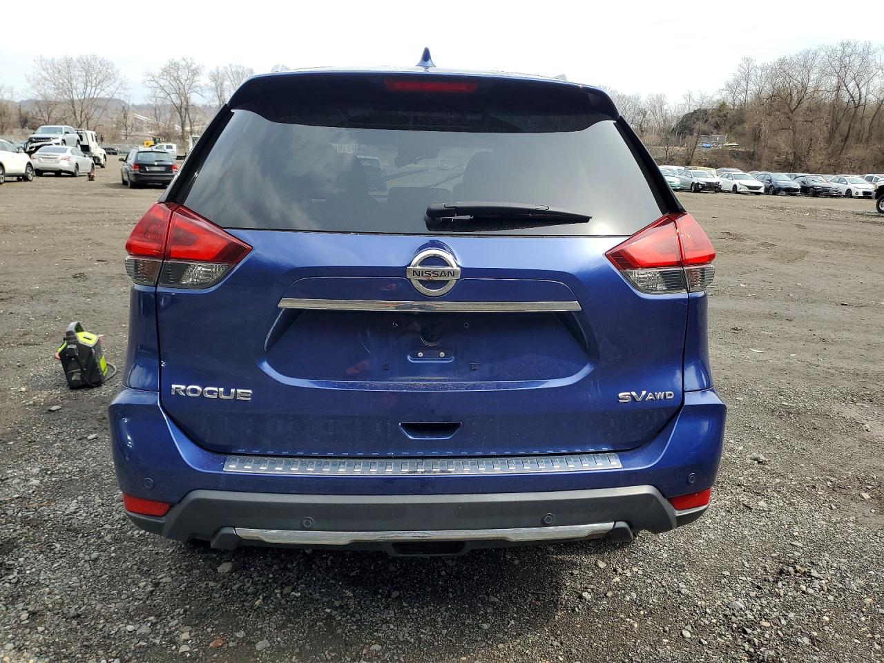 2019 NISSAN ROGUE SV photo 6